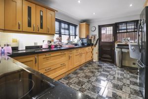 Kitchen / Breakfast Room- click for photo gallery